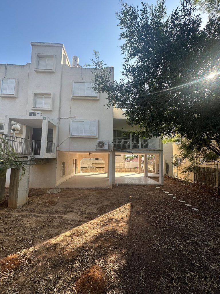 WhatsApp Image 2025-10-30 at 09.37.20 (1)