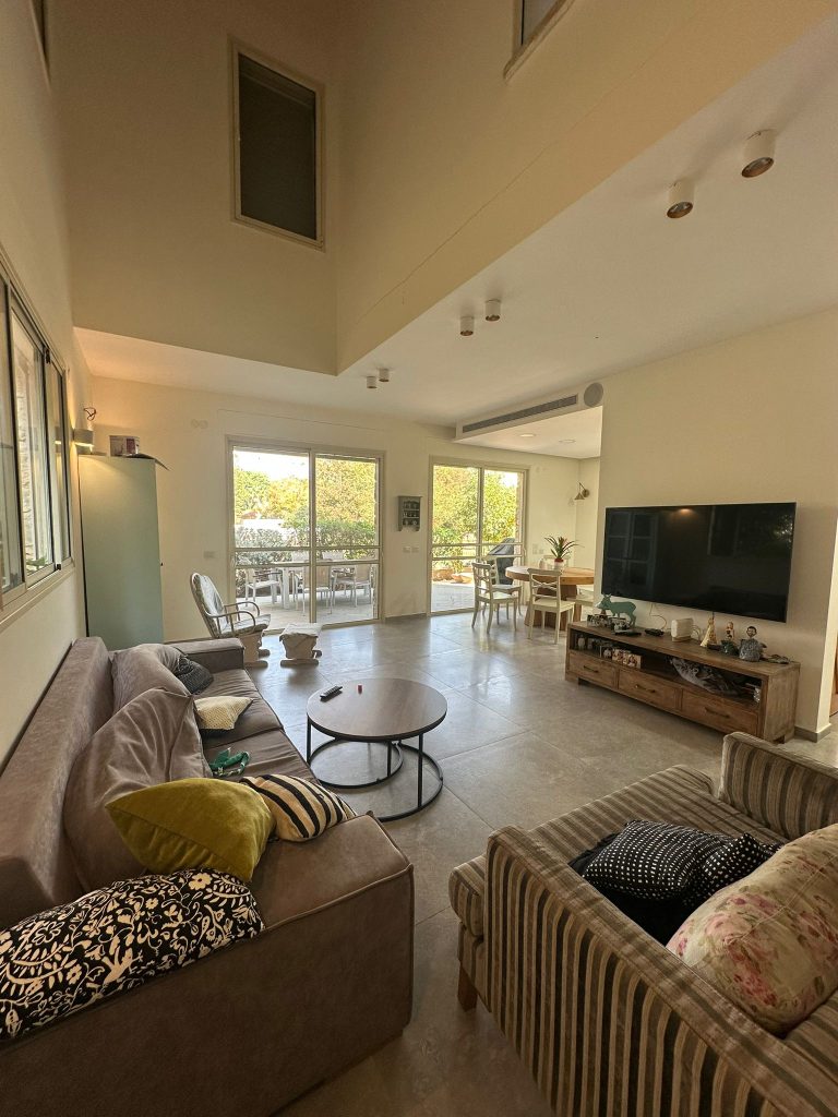 WhatsApp Image 2025-11-03 at 13.01.46 (2)