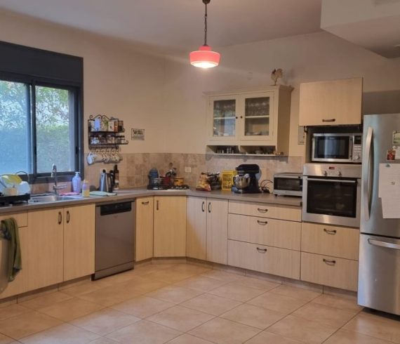 להשכרה בבלעדיות בית מקסים ברחוב עץ האגוז בבנימינה נכס 153