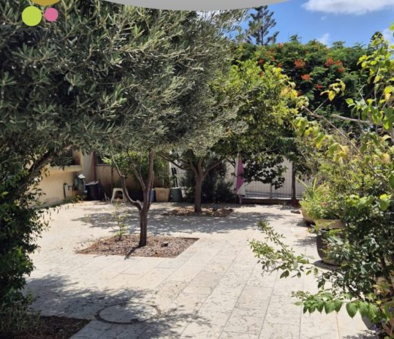 למכירה בבלעדיות בית שטוח על מגרש גדול בשכונת נווה מרחב בפרדס חנה נכס 455