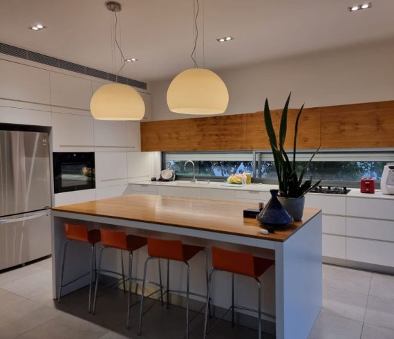 בבלעדיות – בבנימינה וילה מושקעת ומעוצבת צמודה לחורשה