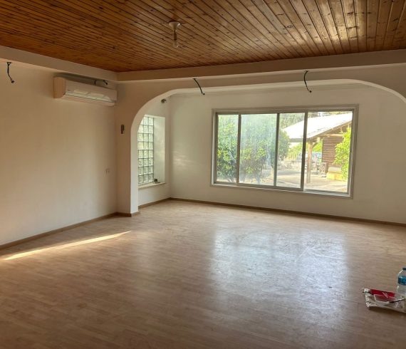 להשכרה בבנימינה בגבעת הפועל בית של פעם על שטח גדול נכס 162