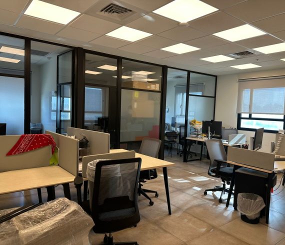 להשכרה משרד נהדר, מעוצב ומחולק בא.ת. בבנימינה נכס 156