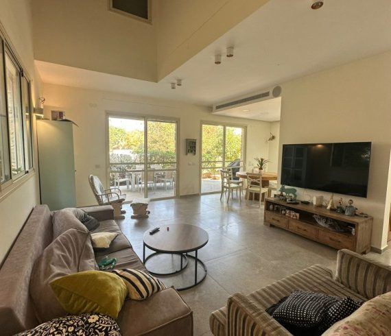 להשכרה וילה מבודדת במרכז המושבה נכס 151